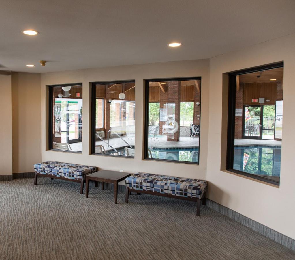 Lomira Inn And Suites Luaran gambar