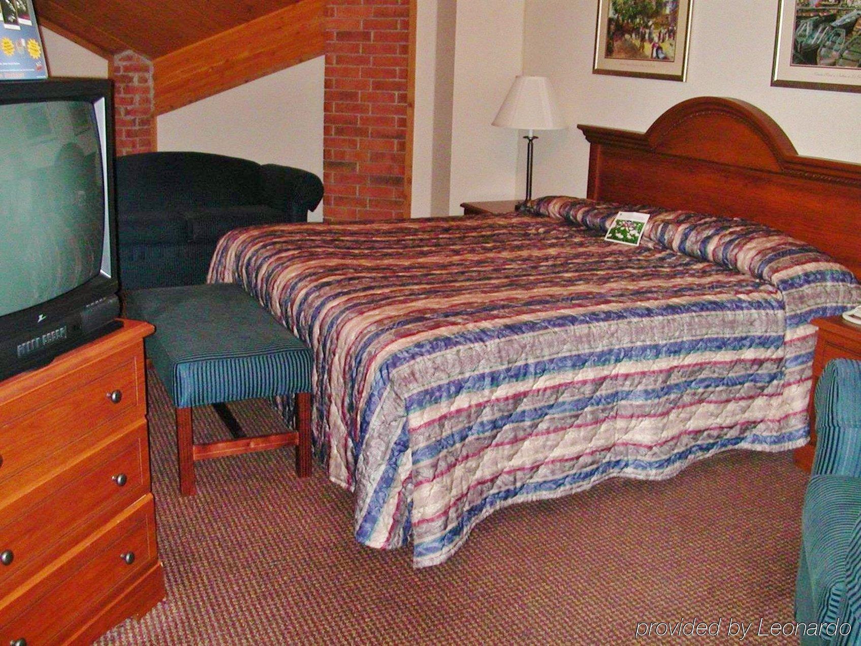 Lomira Inn And Suites Luaran gambar