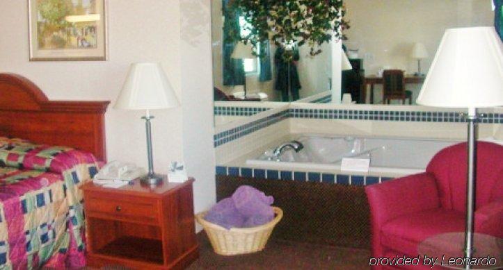 Lomira Inn And Suites Luaran gambar